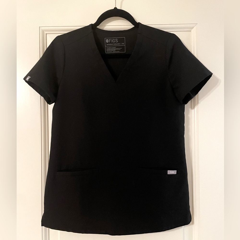 Figs scrubs outfit set bundle: Bellery jacket, Livingston pants, & Casma top - Picture 7 of 8